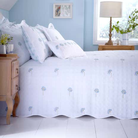 Daisy Duck Egg Bedspread