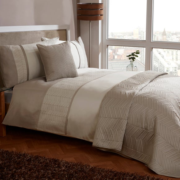 Bedspreads & Bed Throws | Bed Runners | Dunelm