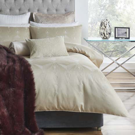 5A Fifth Avenue Rockefeller Red Throw