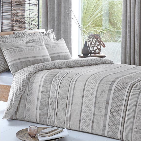 It's free shipping made easy Nestl Bedding Duvet Cover, Protects and Covers your Comforter/Duvet Insert, Luxury % Super Soft Microfiber, King Size, Color Charcoal Gray 0 Sold by Freshware.