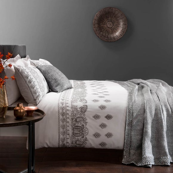 Zofia White Bed Linen Collection