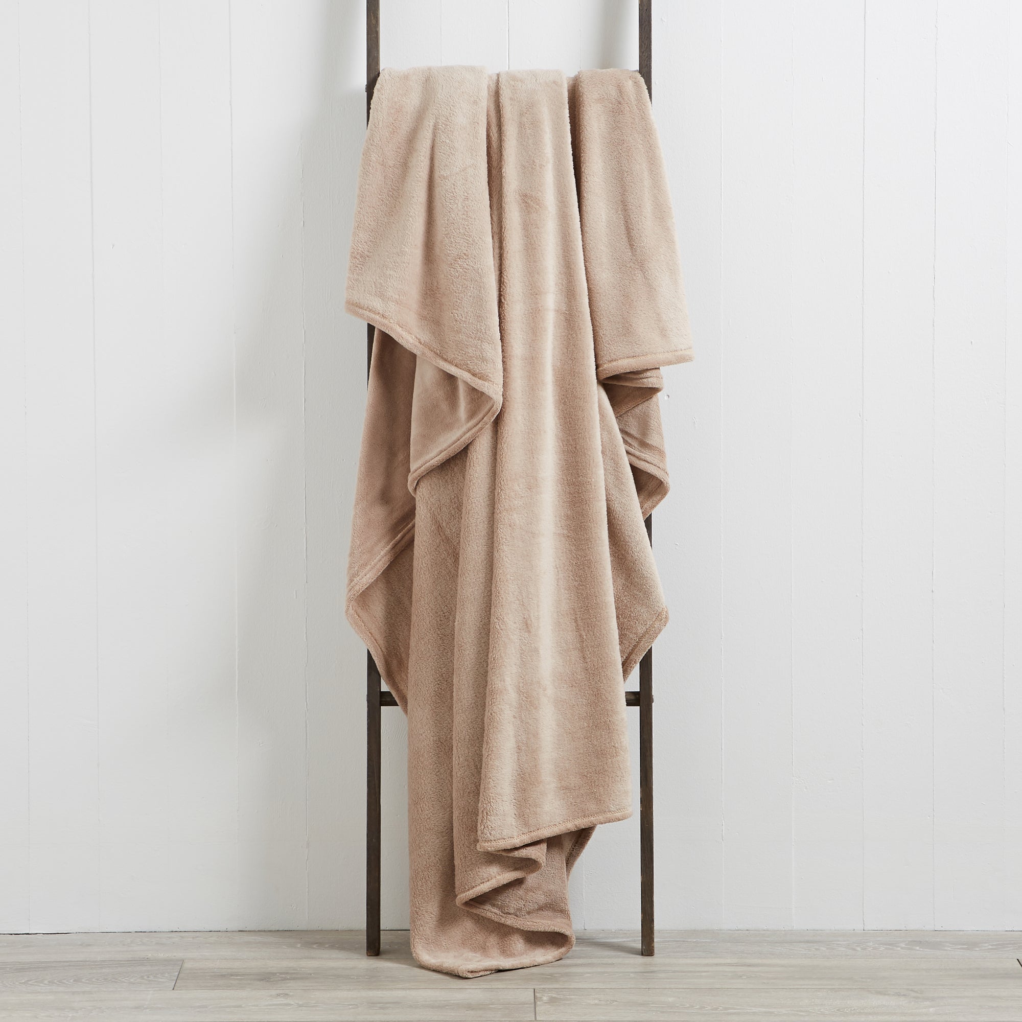 Seriously Soft 180cm x 230cm Throw | Dunelm