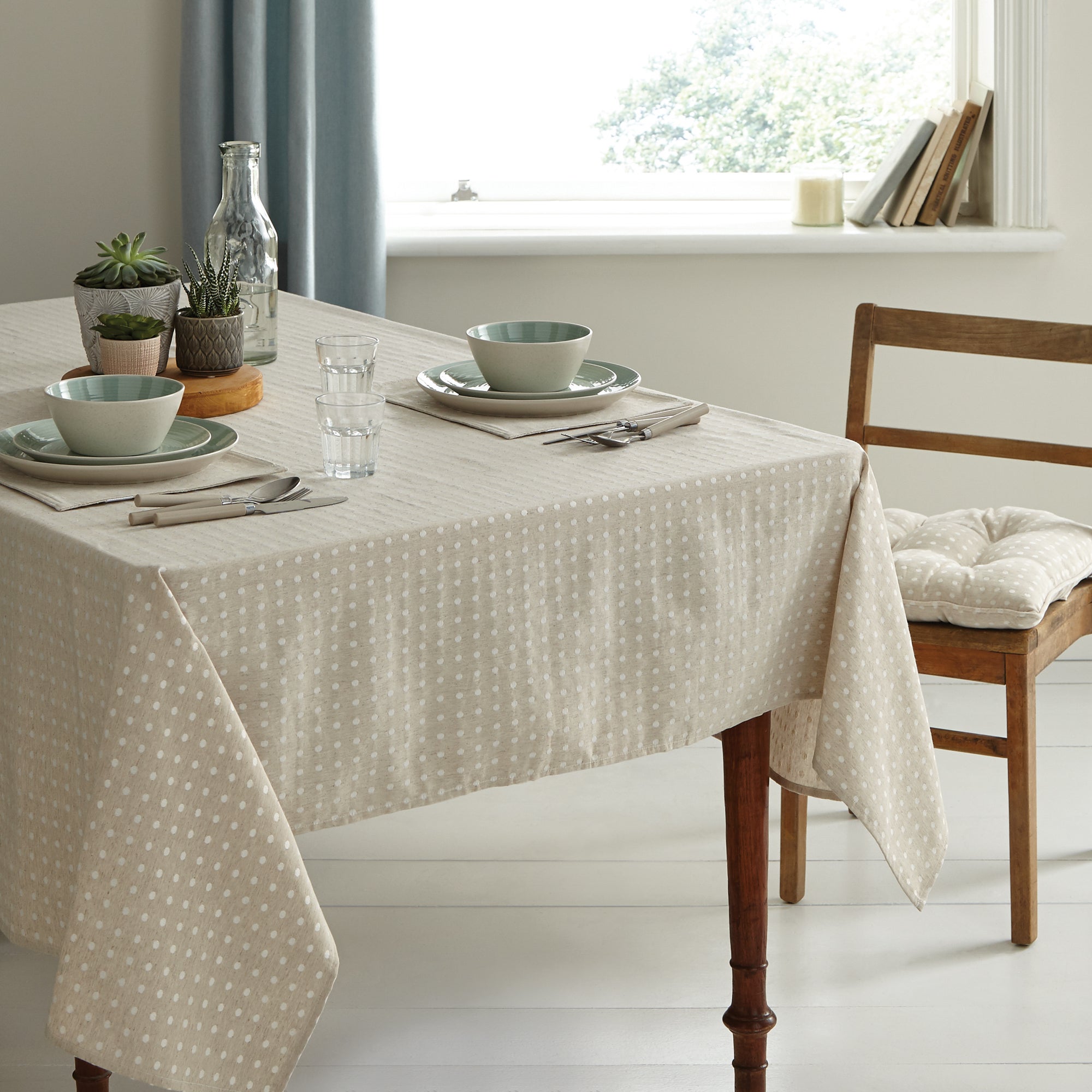 Tablecloths | Table Linen & Plastic Tablecloths | Dunelm