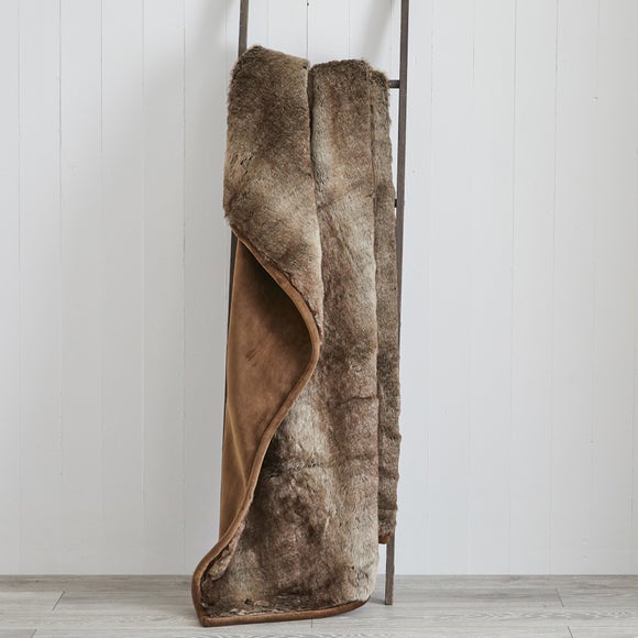 Verbier faux 2024 fur throw