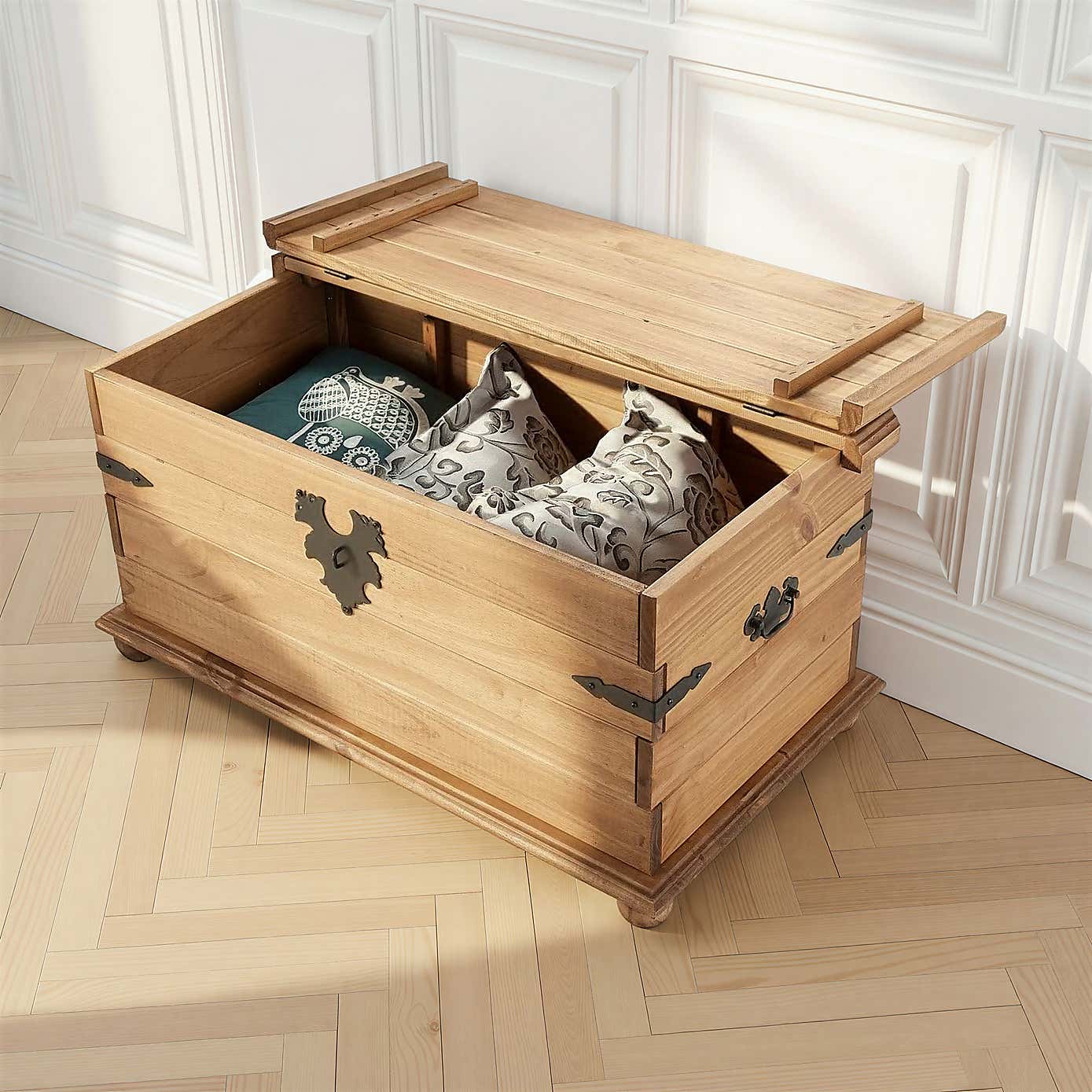 Carousel zoom image position 2 of 7