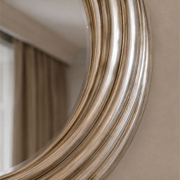 Photo 2 of Yearn Thick Edge Round Wall Mirror Photo 2 of Yearn Thick Edge Round Wall Mirror