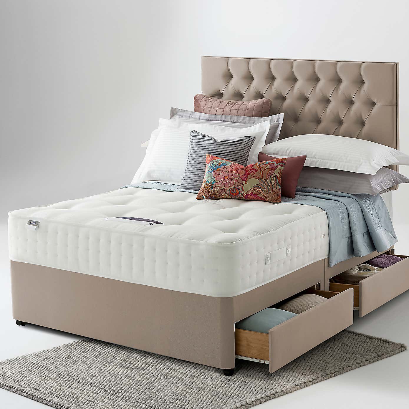 Carousel zoom image position 8 of 9