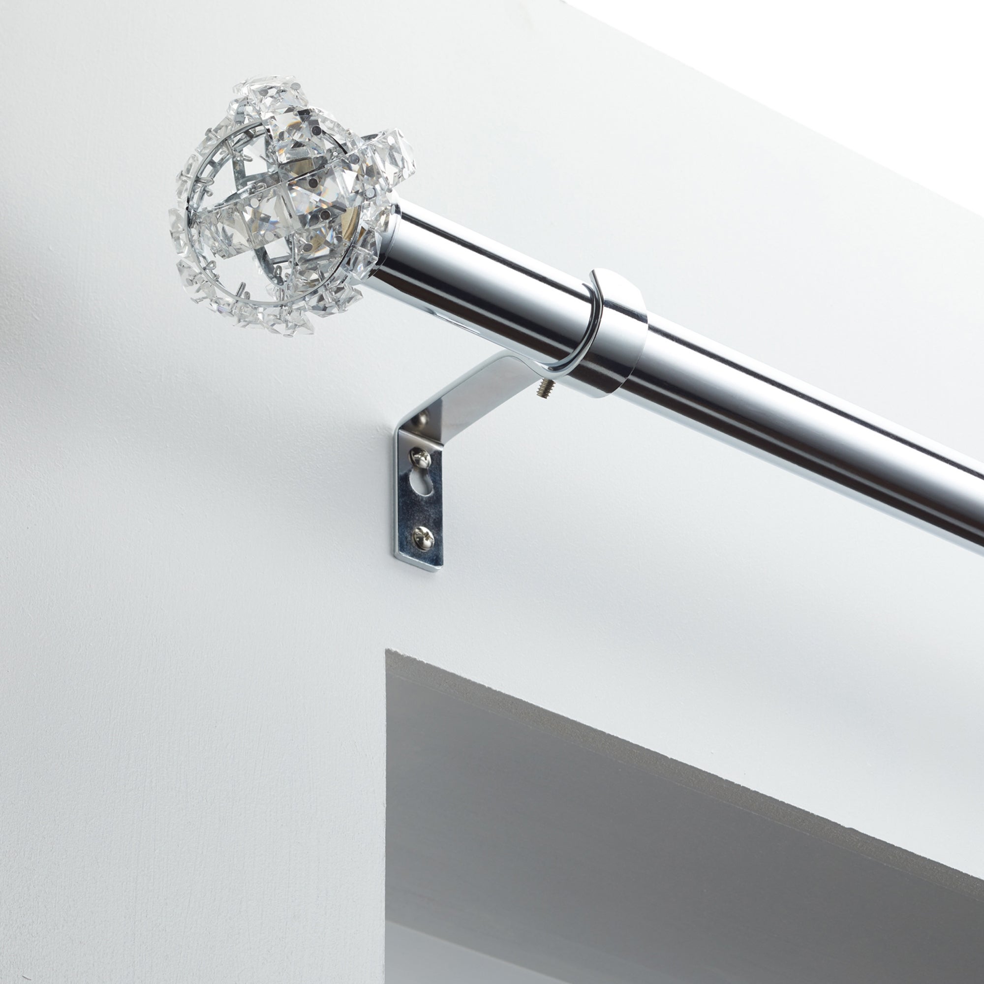 Cecile Extendable Chrome Eyelet Curtain Pole Dia 28mm Chrome