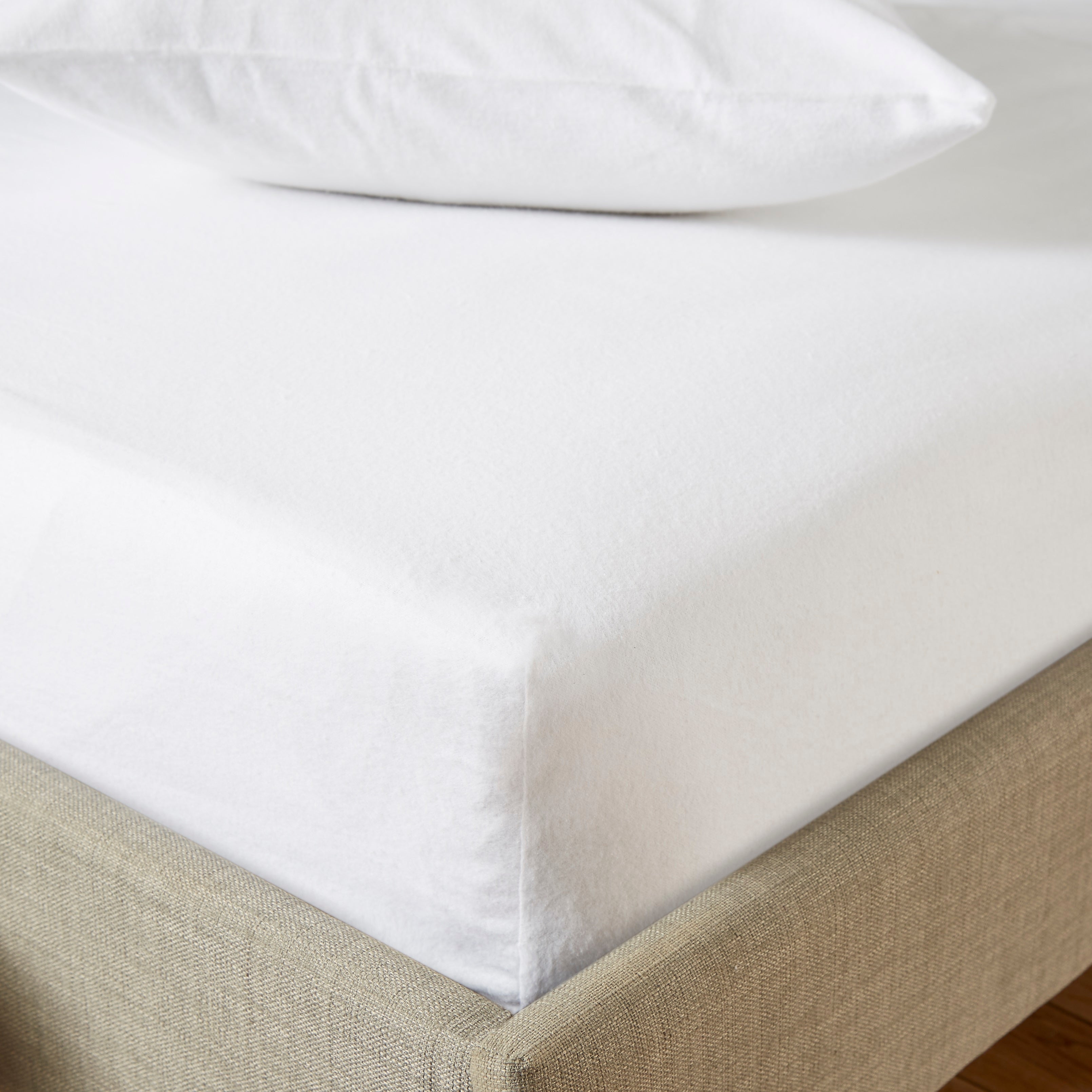 White Bedding - Over 800 Products | Dunelm