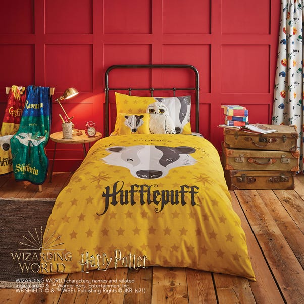 Harry Potter Hufflepuff House Reversible Duvet Cover and Pillowcase Set image 1 of 4
