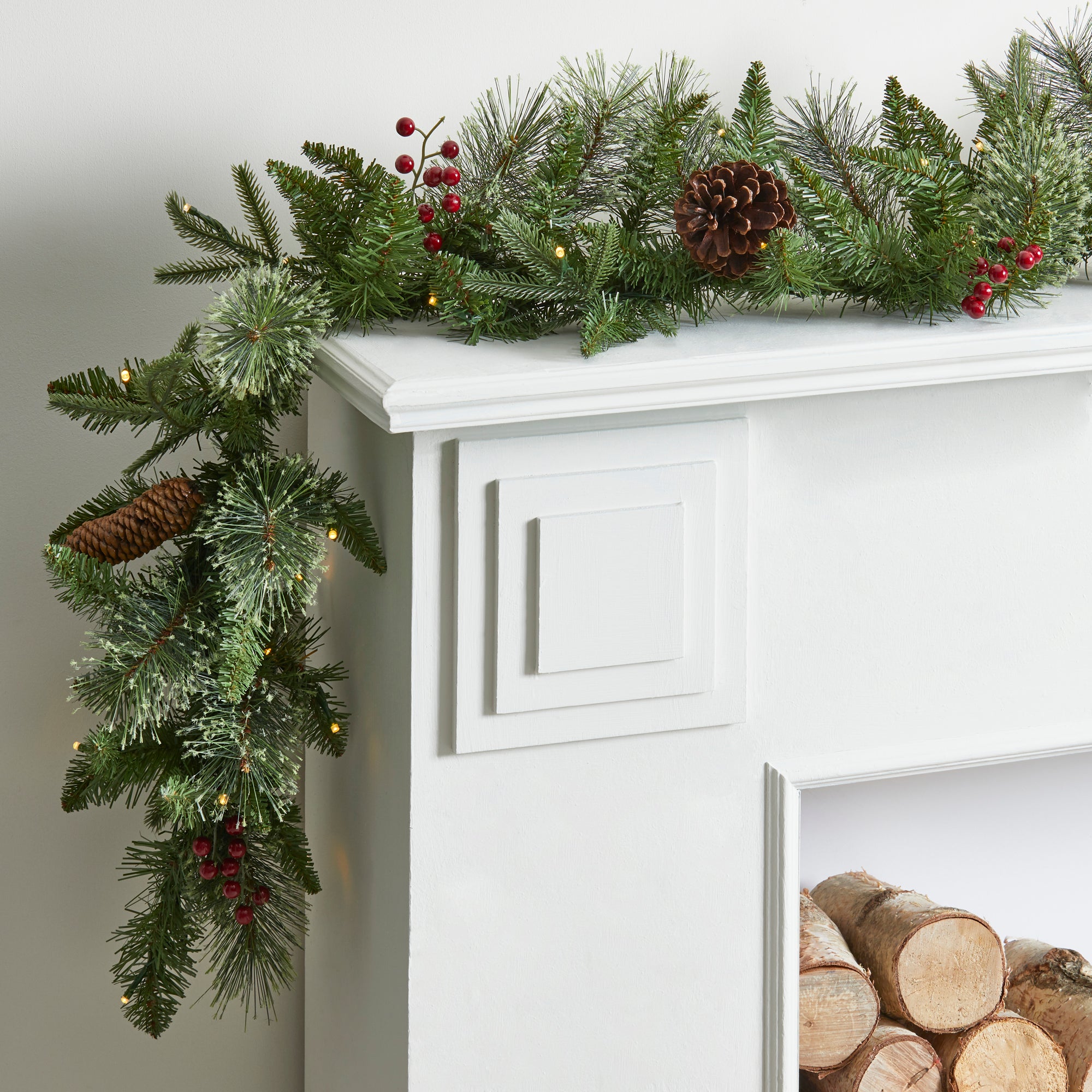 Christmas Wreaths and Garlands | Dunelm