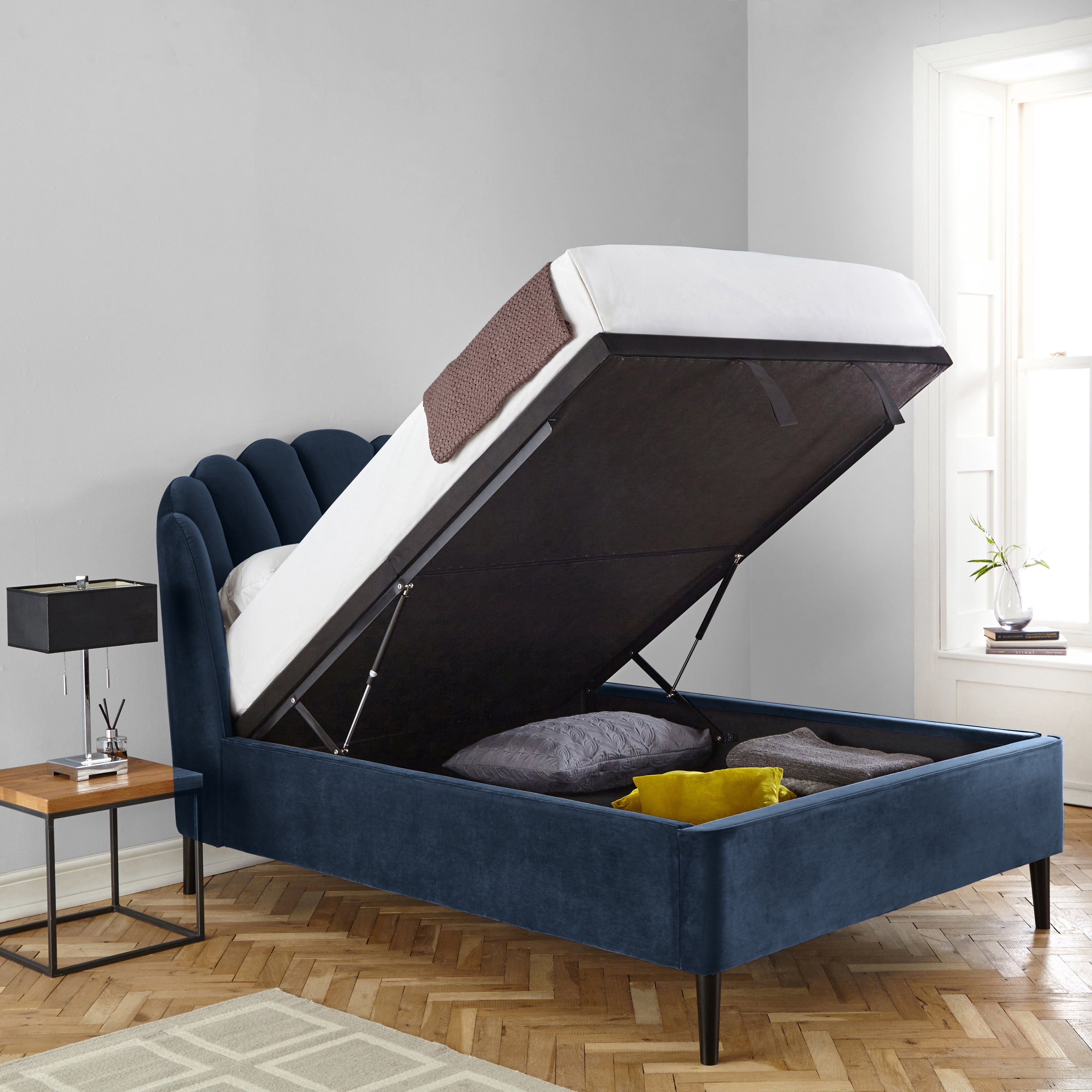 Vivian Ottoman Bed Vivian Ink