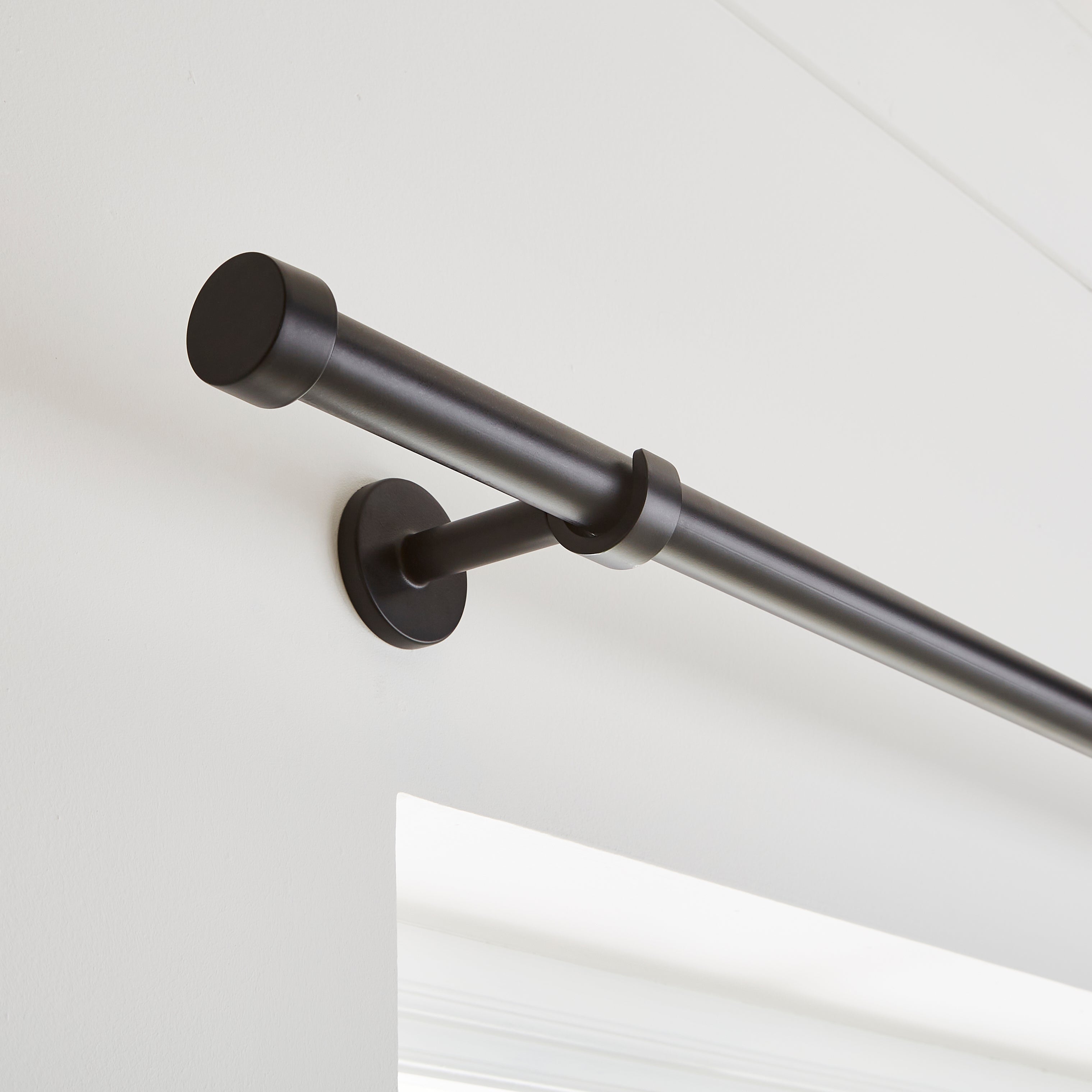 Trinity Metal Eyelet Curtain Pole Black