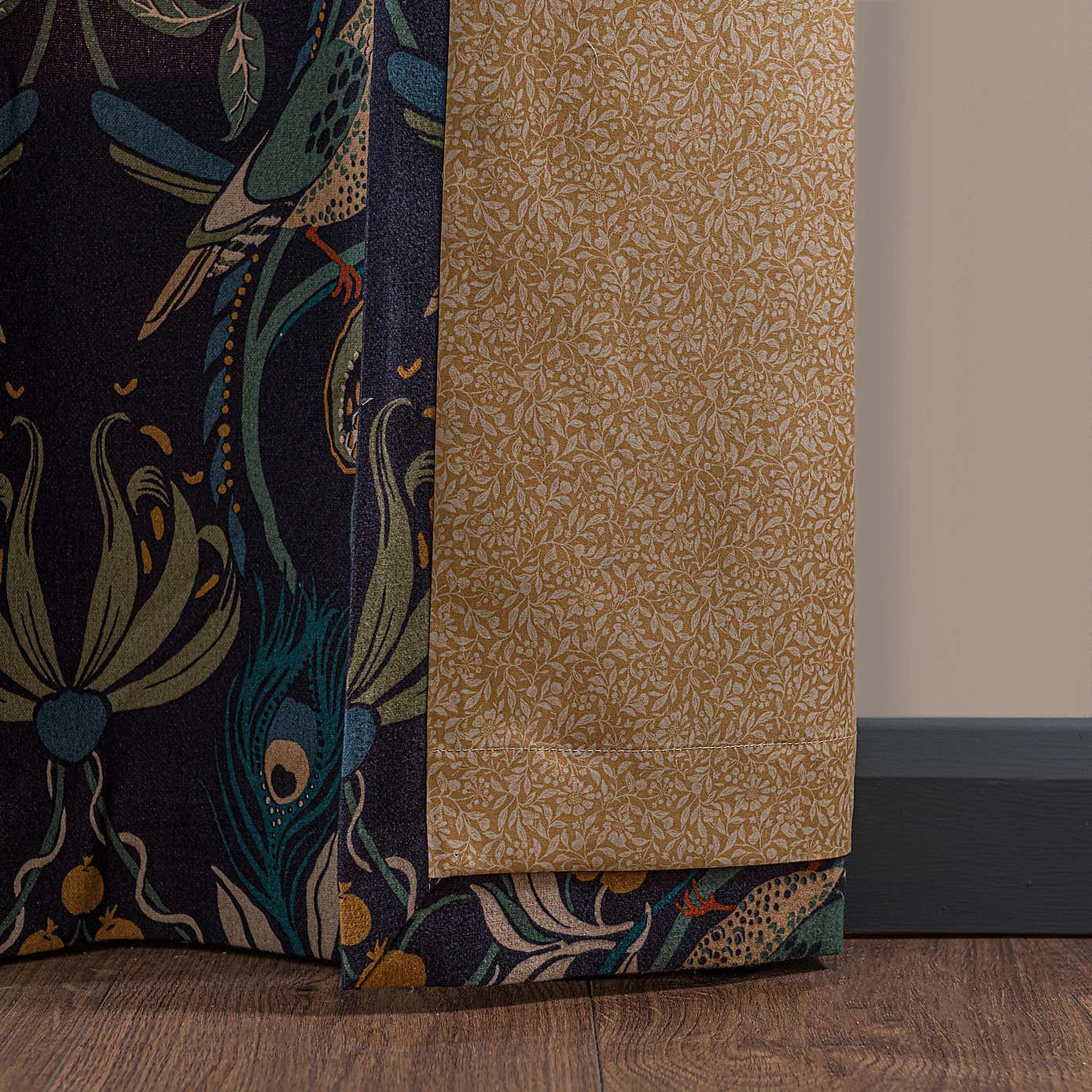 Carousel zoom image position 6 of 9