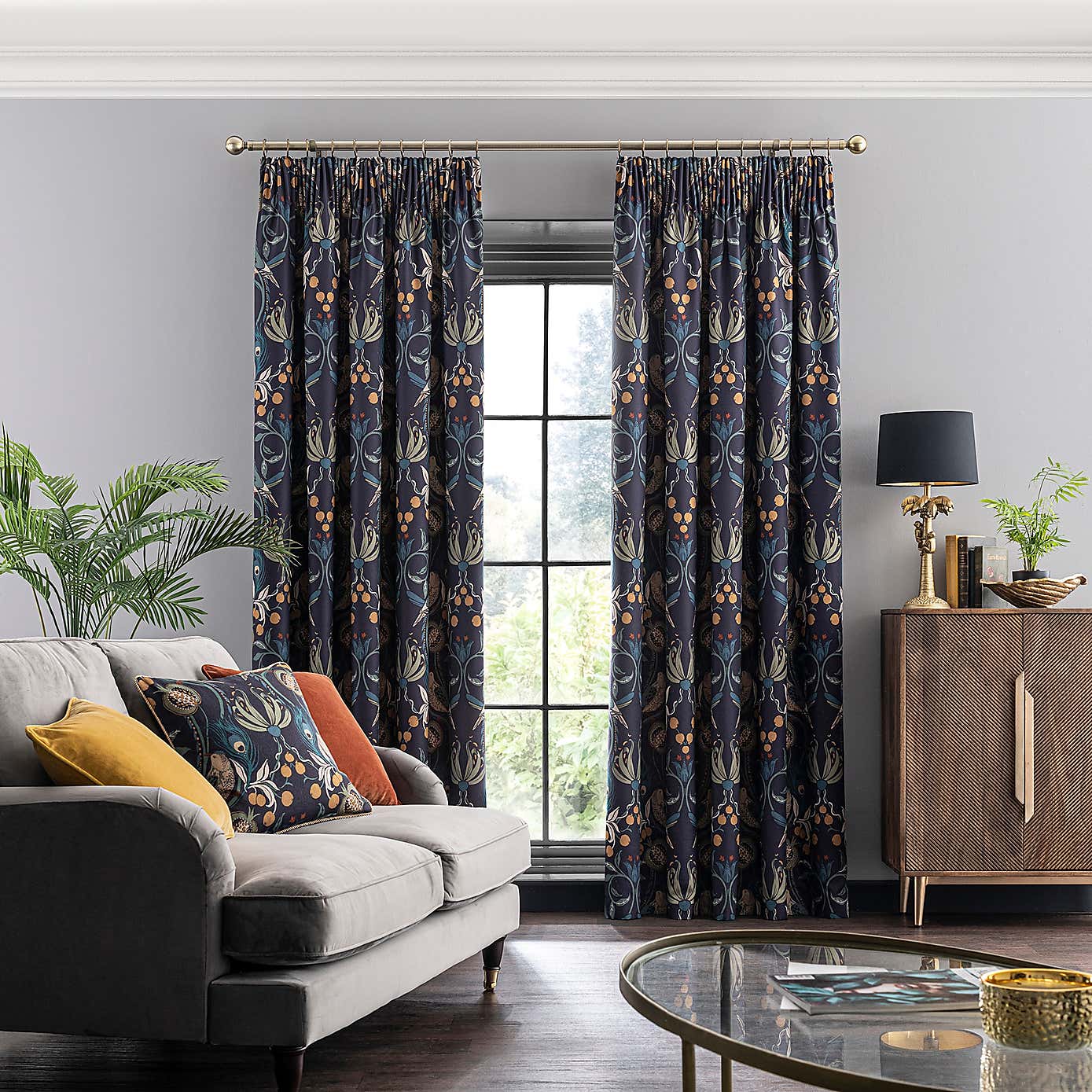 Carousel zoom image position 2 of 7