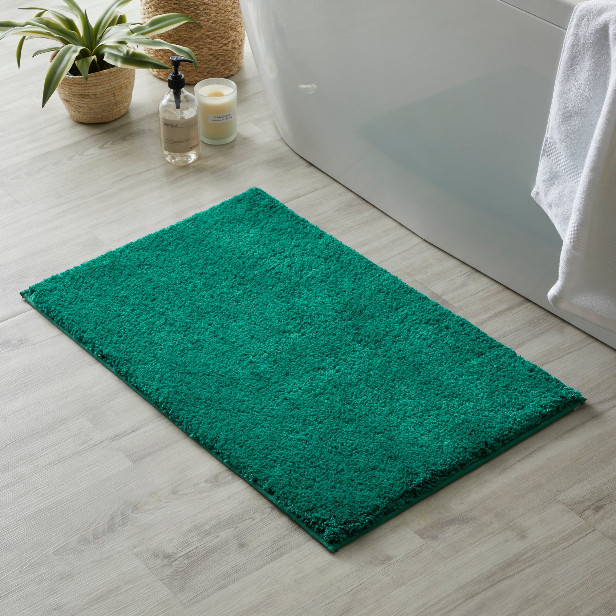 Ultimate Emerald 100 Recycled Polyester Anti Bacterial Bath Mat Green