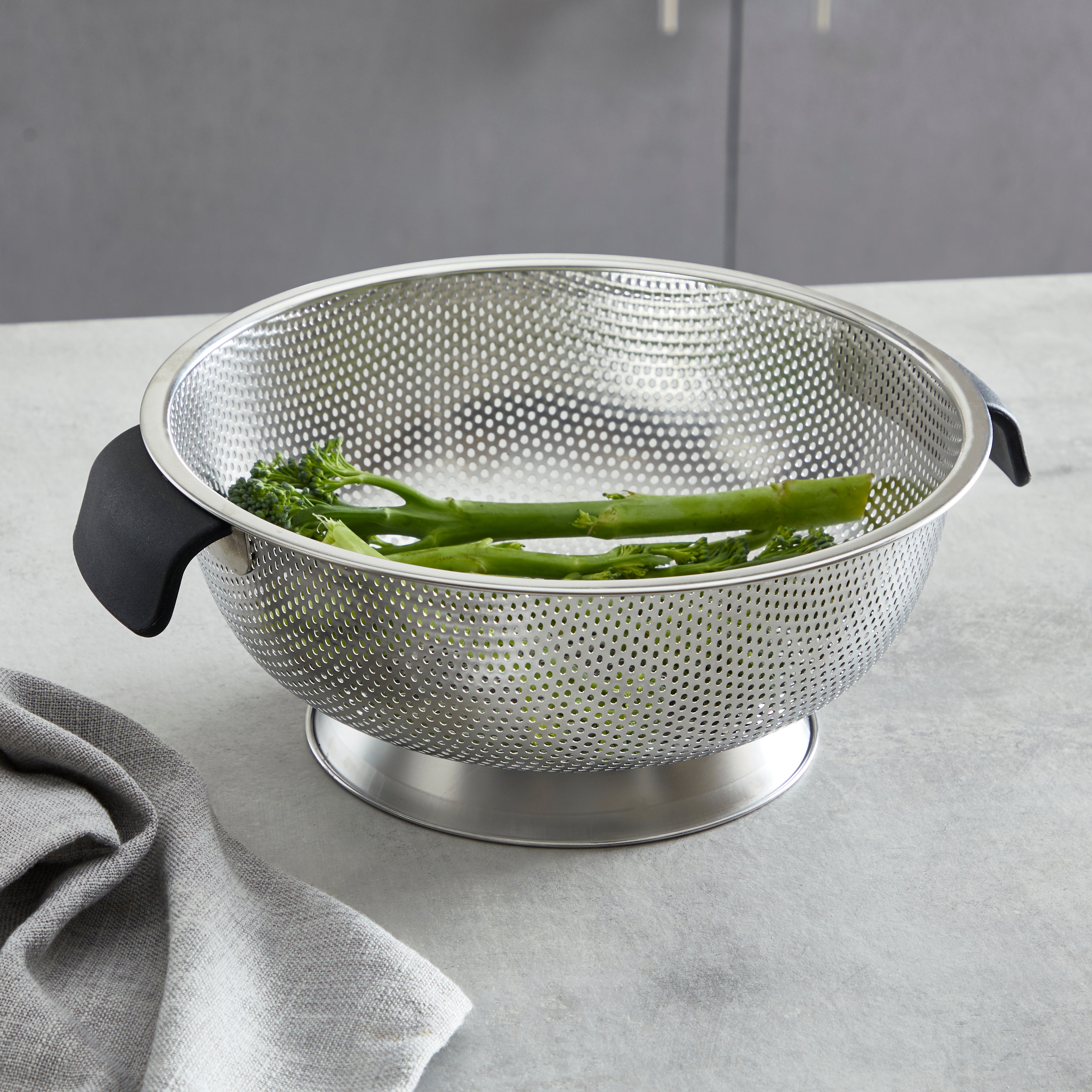 Professional Soft Touch Colander