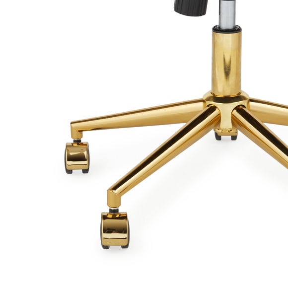 Carousel navigation image position 3 of 8