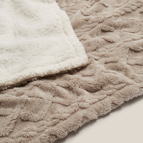 Aaron Sherpa Throw Dunelm