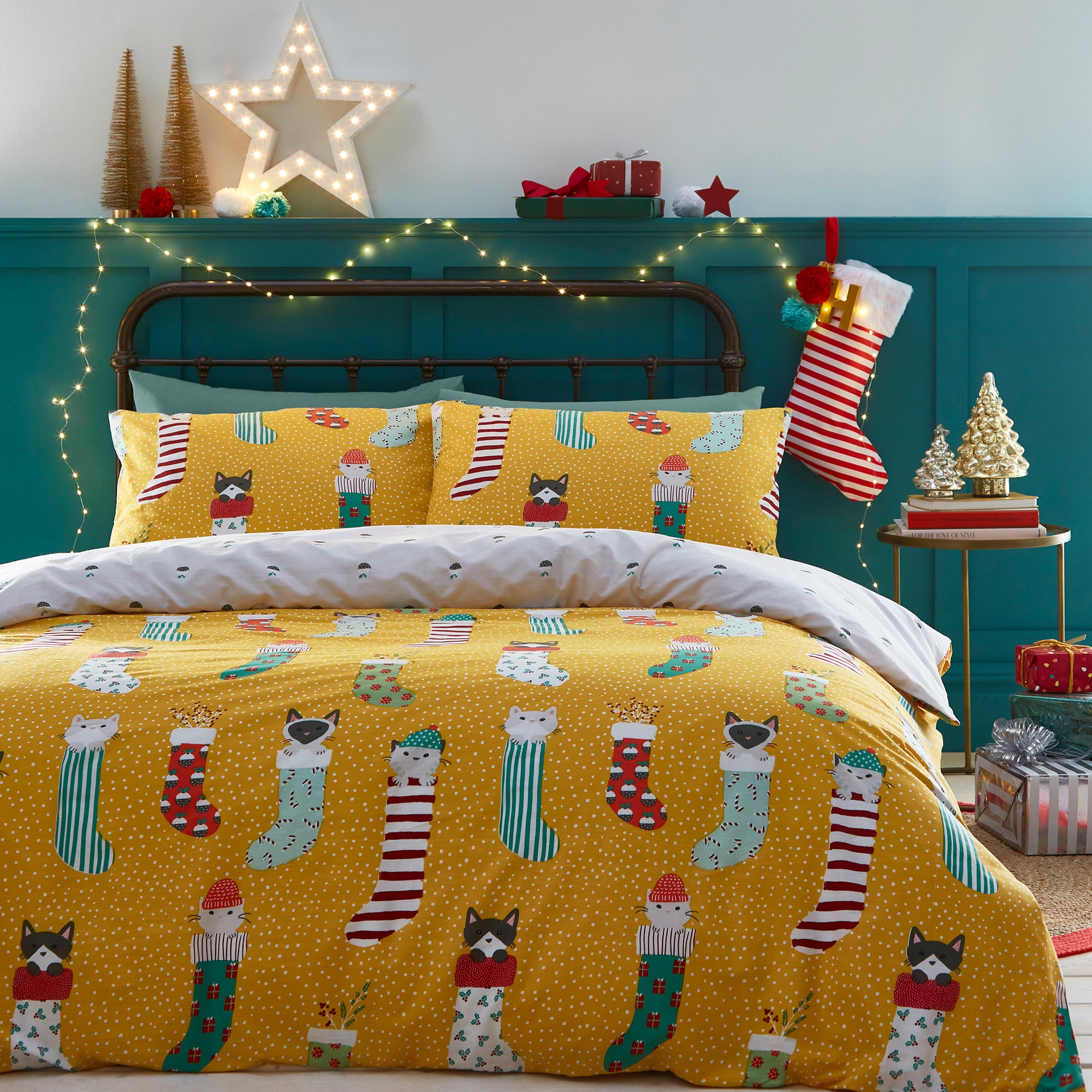Photos - Bedspread / Coverlet COVER Dunelm furn. Reversible Ochre Yellow Meowy Christmas Duvet  & Pillowc 