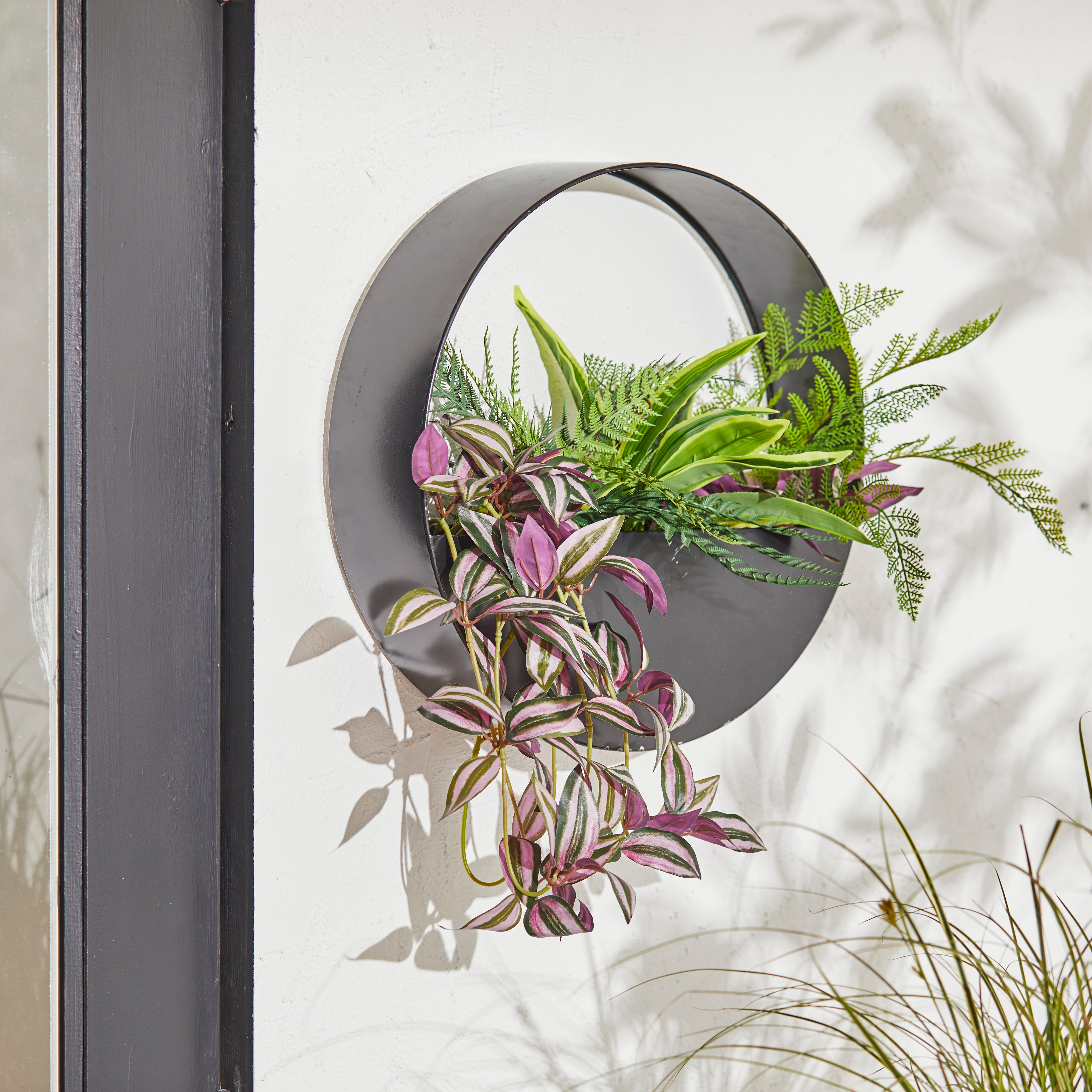 Artificial Black Metal Circle Wall Planter with Foliage