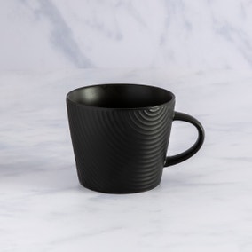 Embossed Curve Black Mug