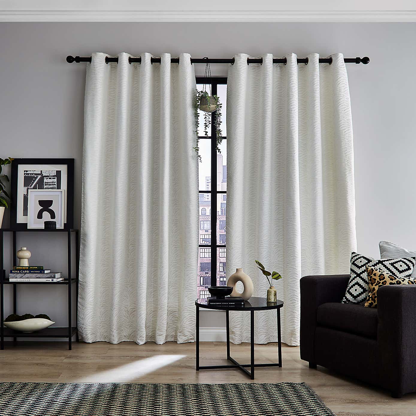 Carousel zoom image position 2 of 6