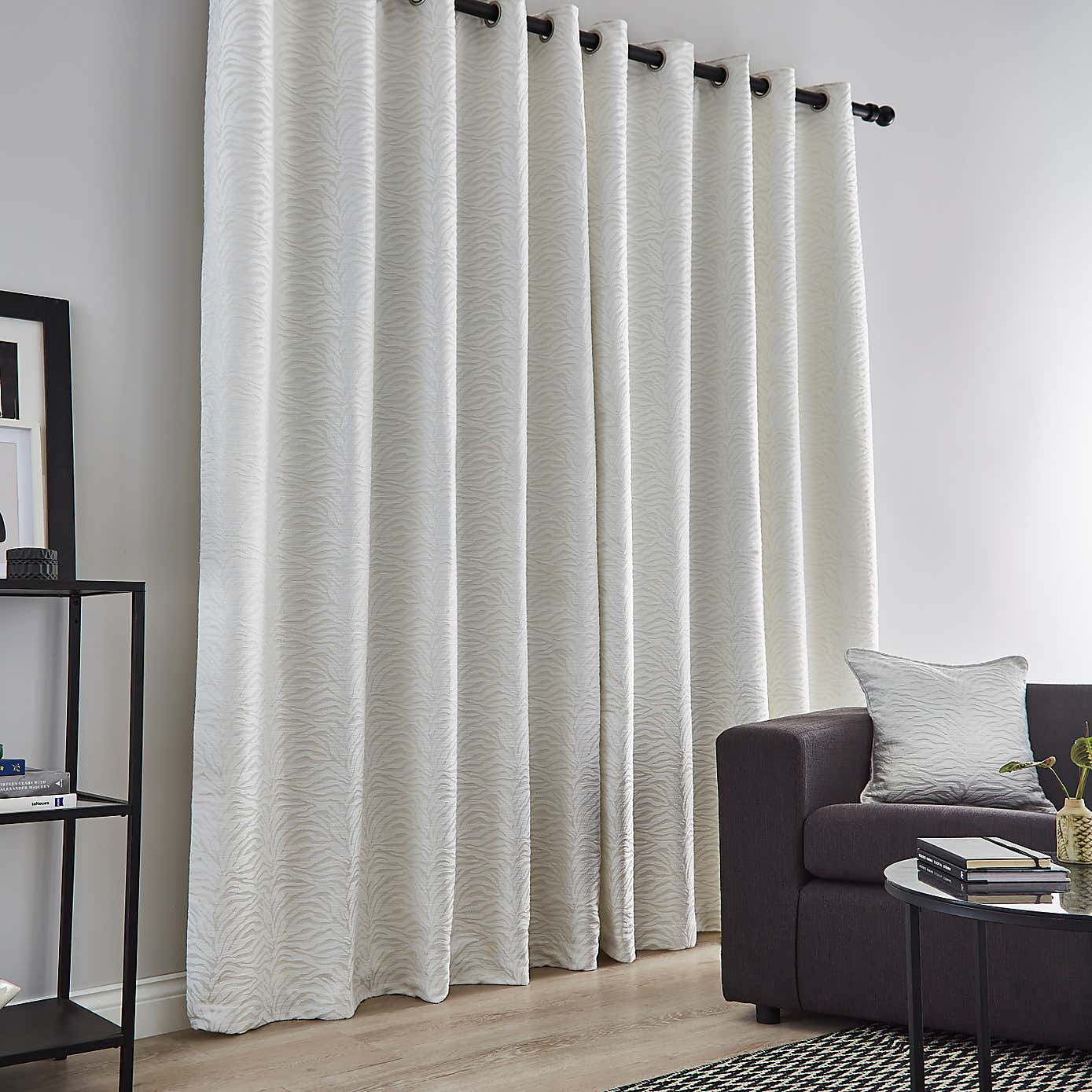 Carousel zoom image position 4 of 6