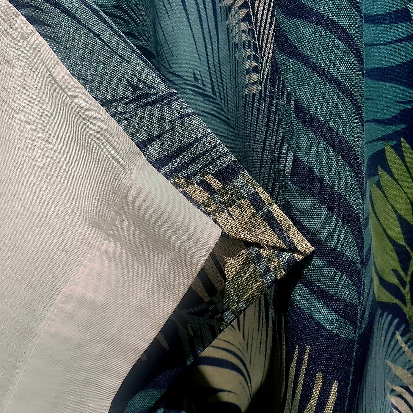 Carousel zoom image position 3 of 4