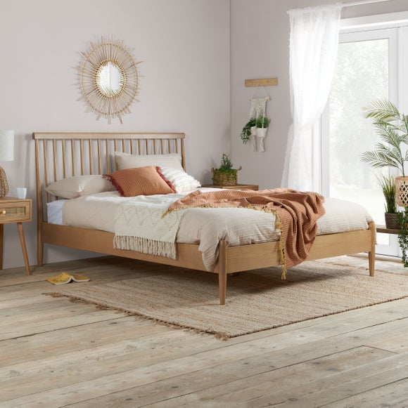 Oak on sale spindle bed