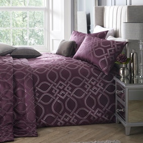 ﻿Laurence Llewelyn-Bowen Tie the Knot Damson Duvet Cover and Pillowcase Set
