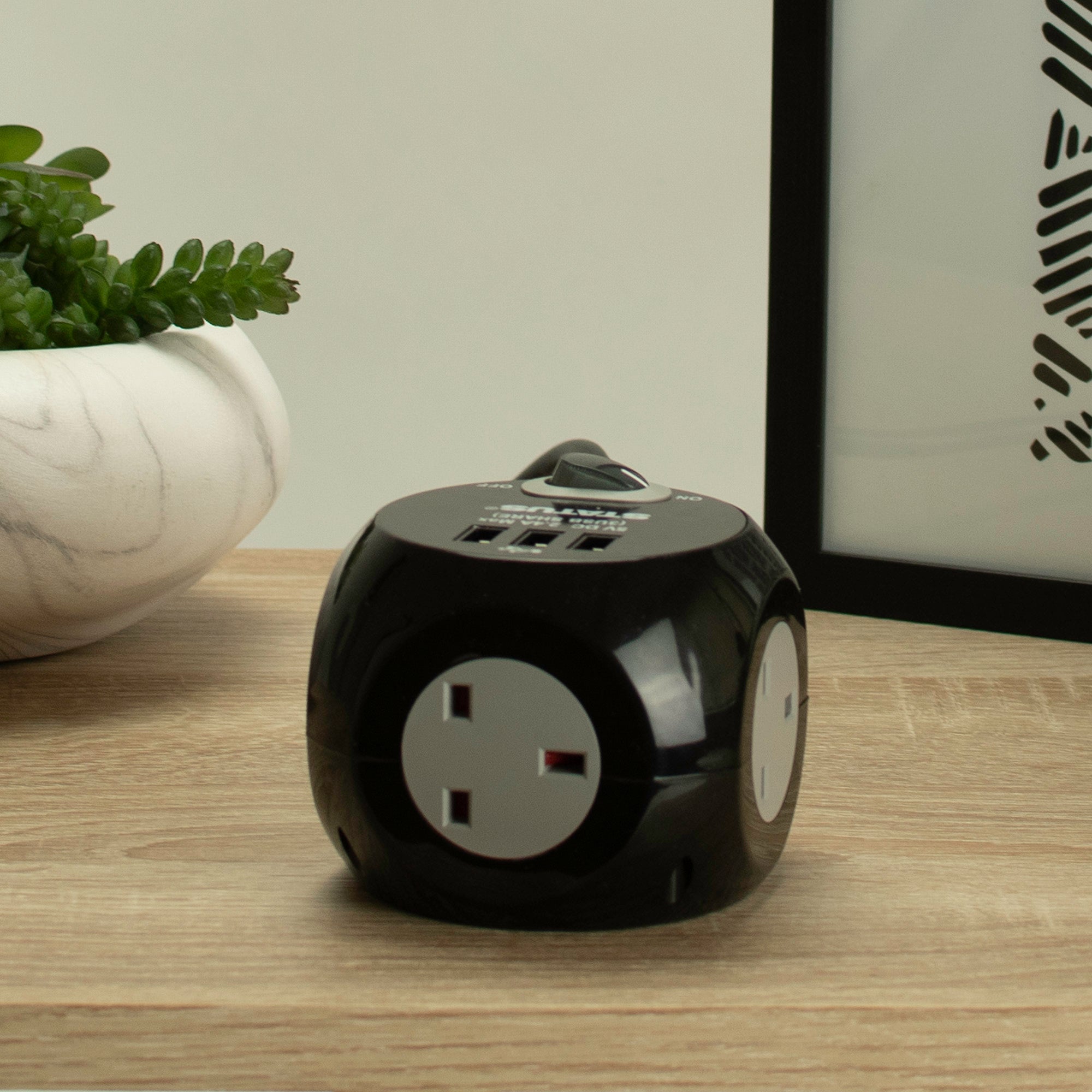 Status Cube Extension Socket with USB Ports 
