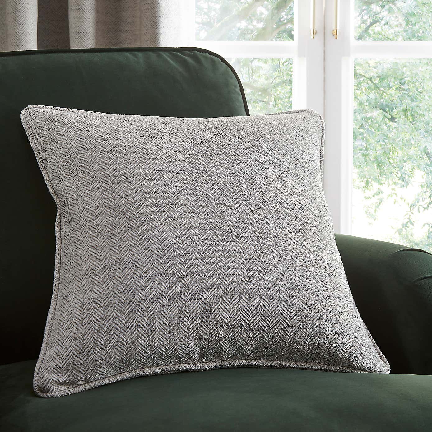 Carousel zoom image position 6 of 7