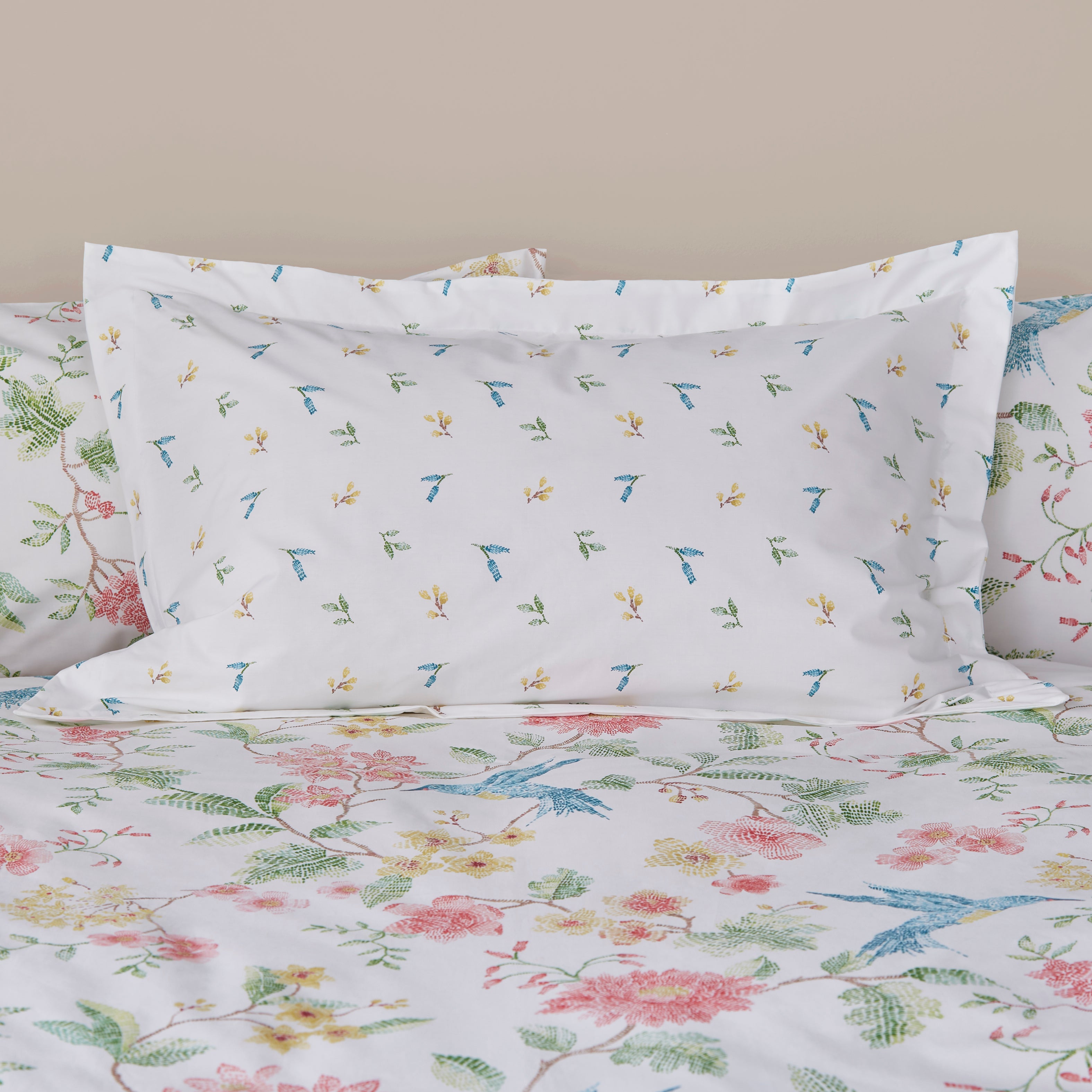 Mai Hummingbird Pink Oxford Pillowcase Pinkbluewhite