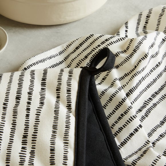 dunelm oven gloves and tea towels