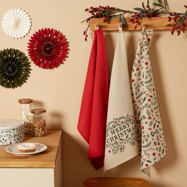 Set of 3 Holly and Berry Tea Towels MultiColoured