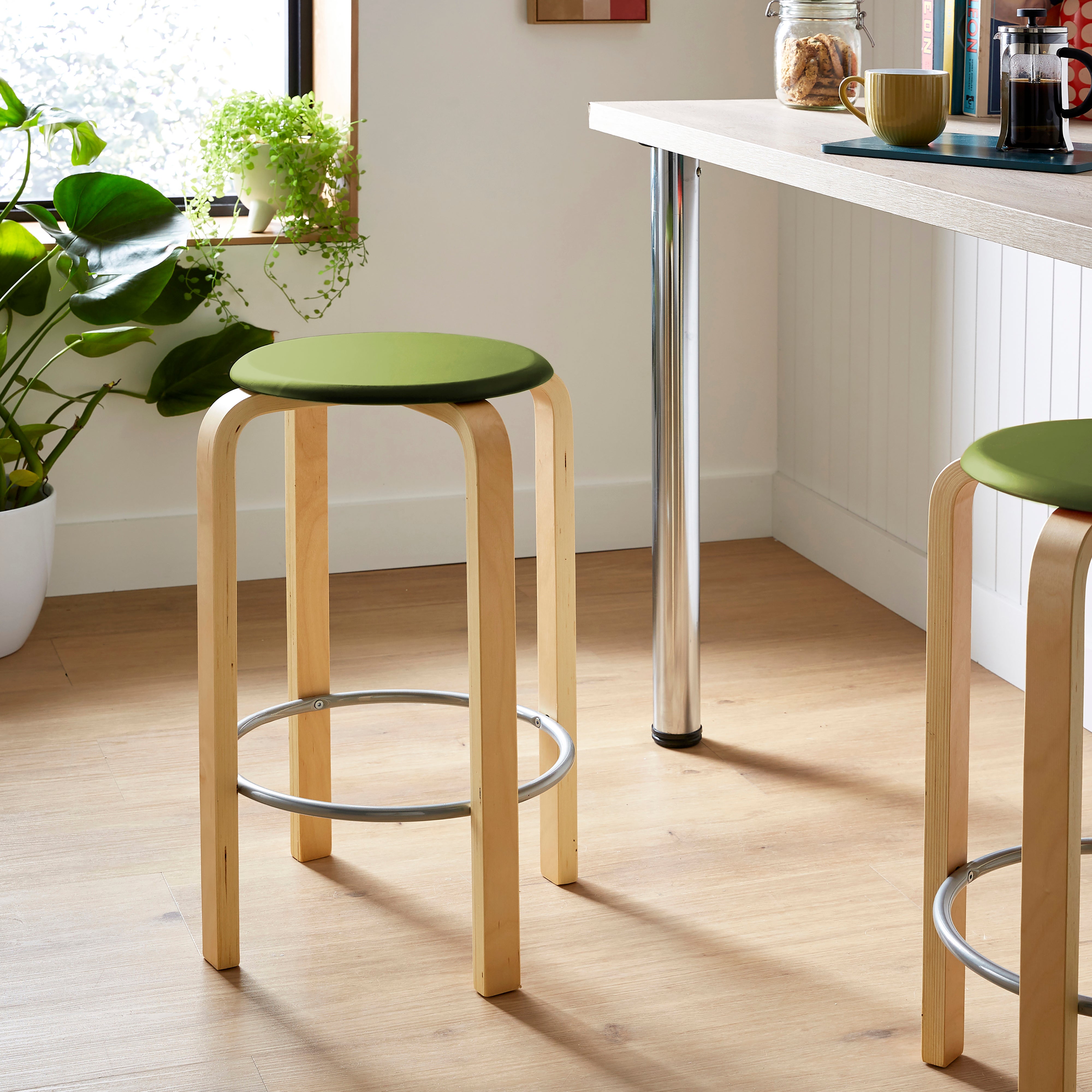 Elements Freja Bar Stool Wood Green