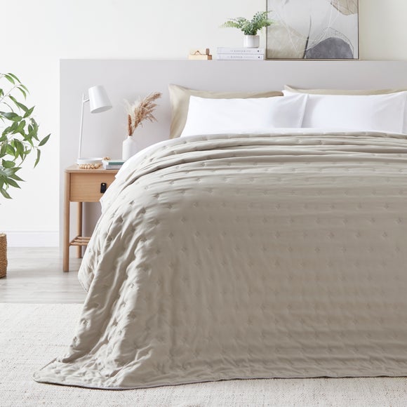 Dunelm quilted bed online throws