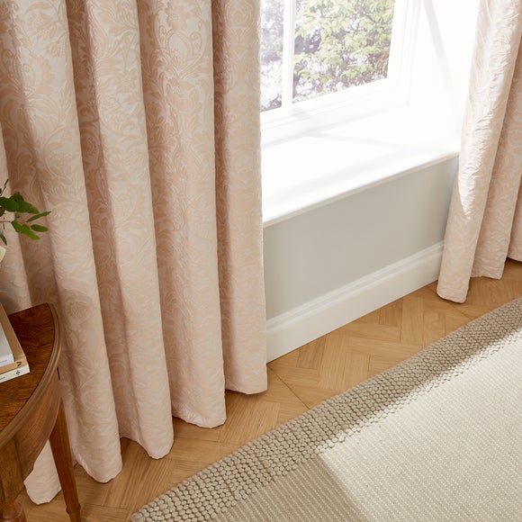 Carousel navigation image position 5 of 7