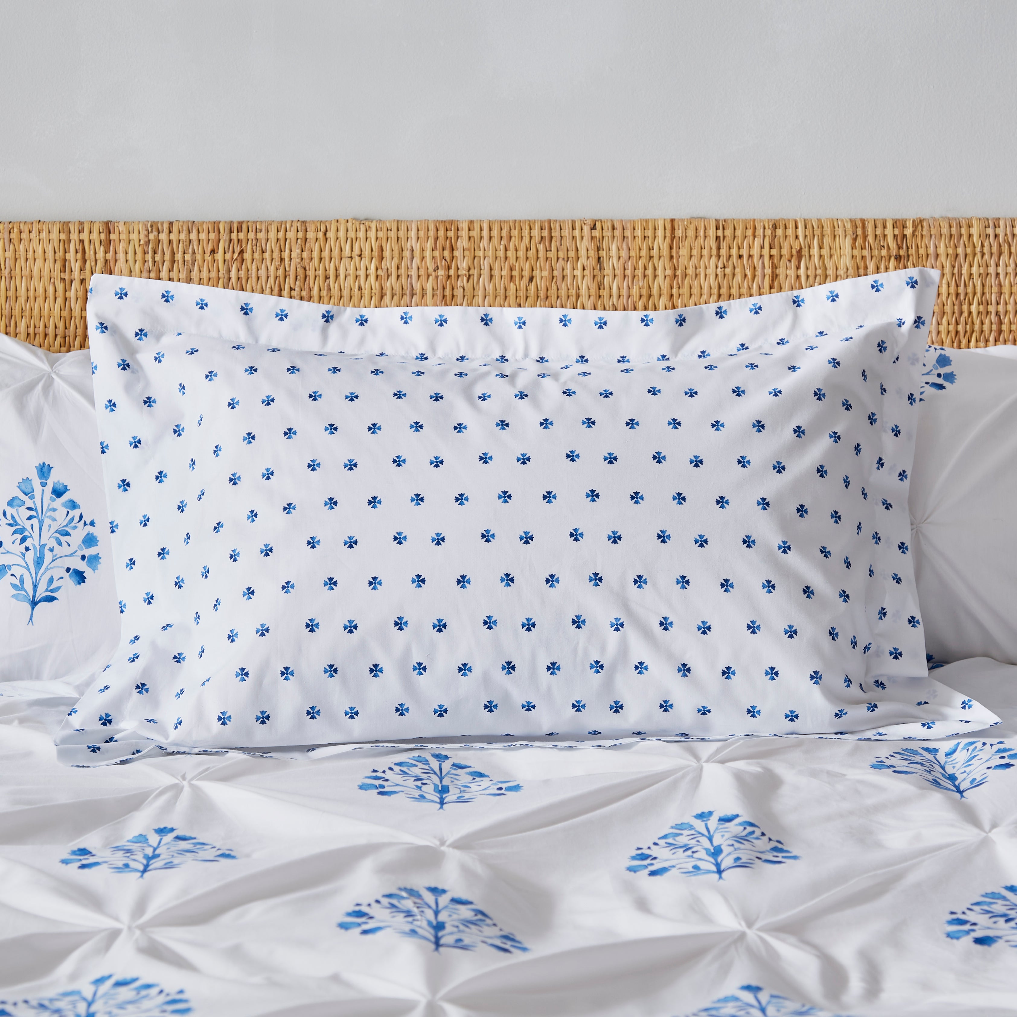 Kamala Pintuck Blue Oxford Pillowcase Bluewhite