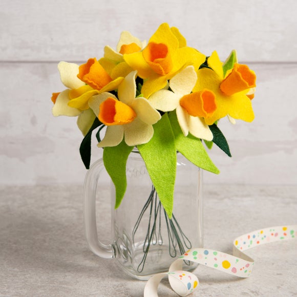 View Wool Couture A Dozen Daffodils Craft Kit