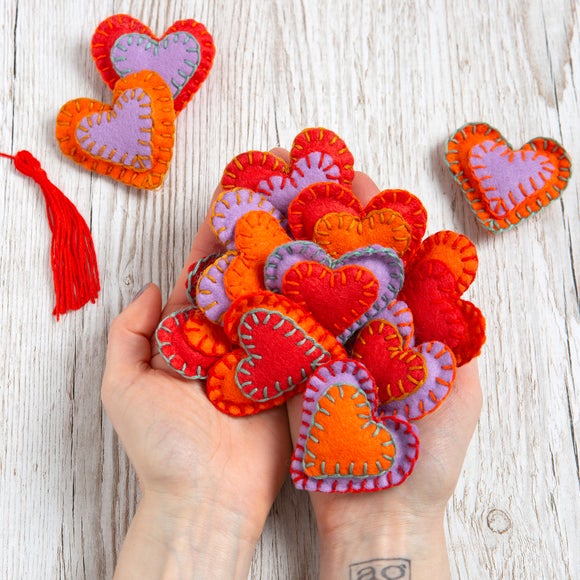 Wool Couture Handful Of Hearts Felt Craft Kit