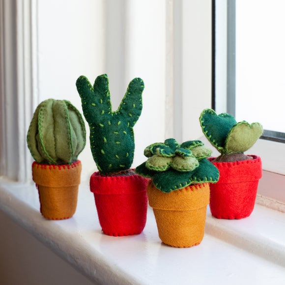 View Wool Couture Easy Care Cactus Craft Kit