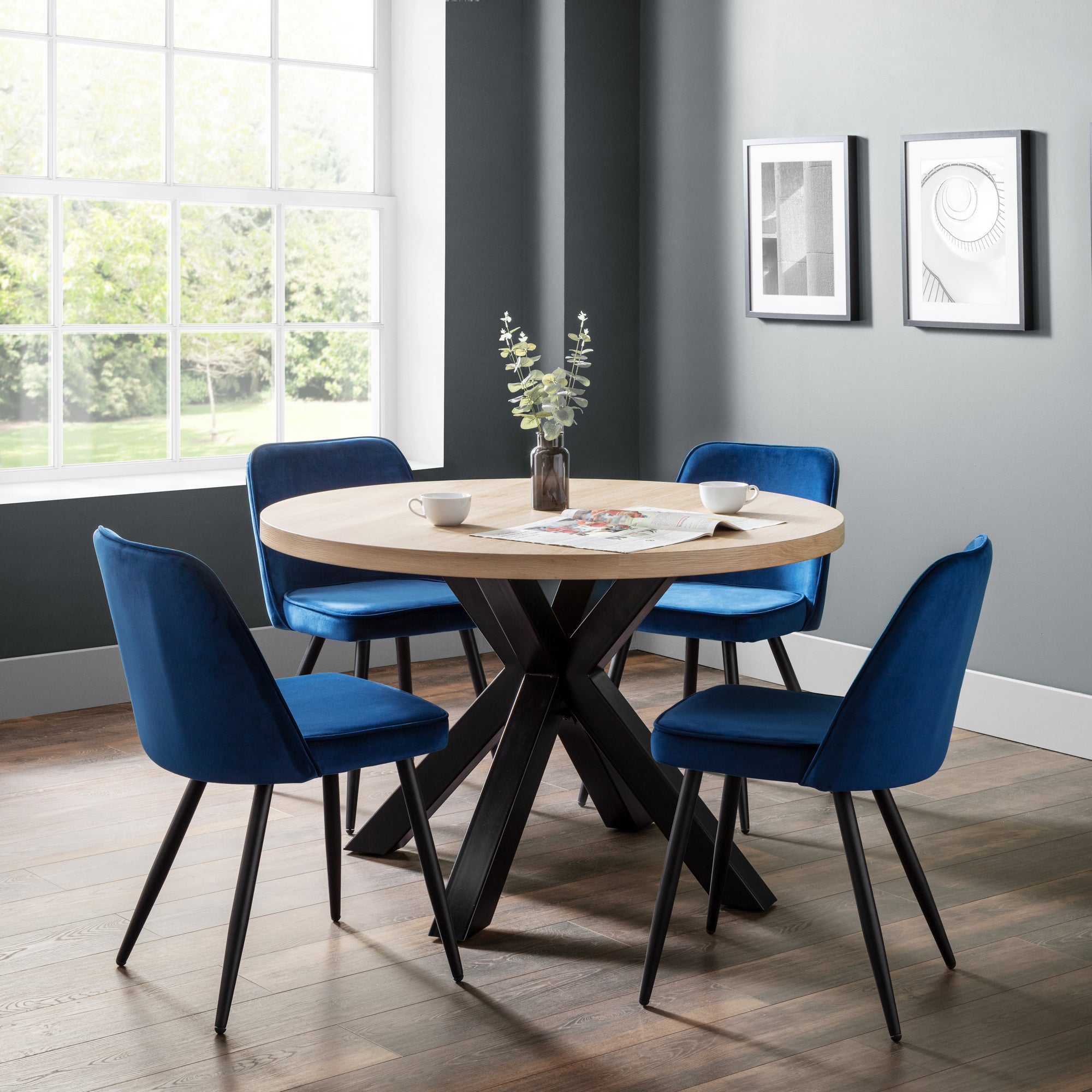 Berwick Round Dining Table With 4 Burgess Chairs Blue