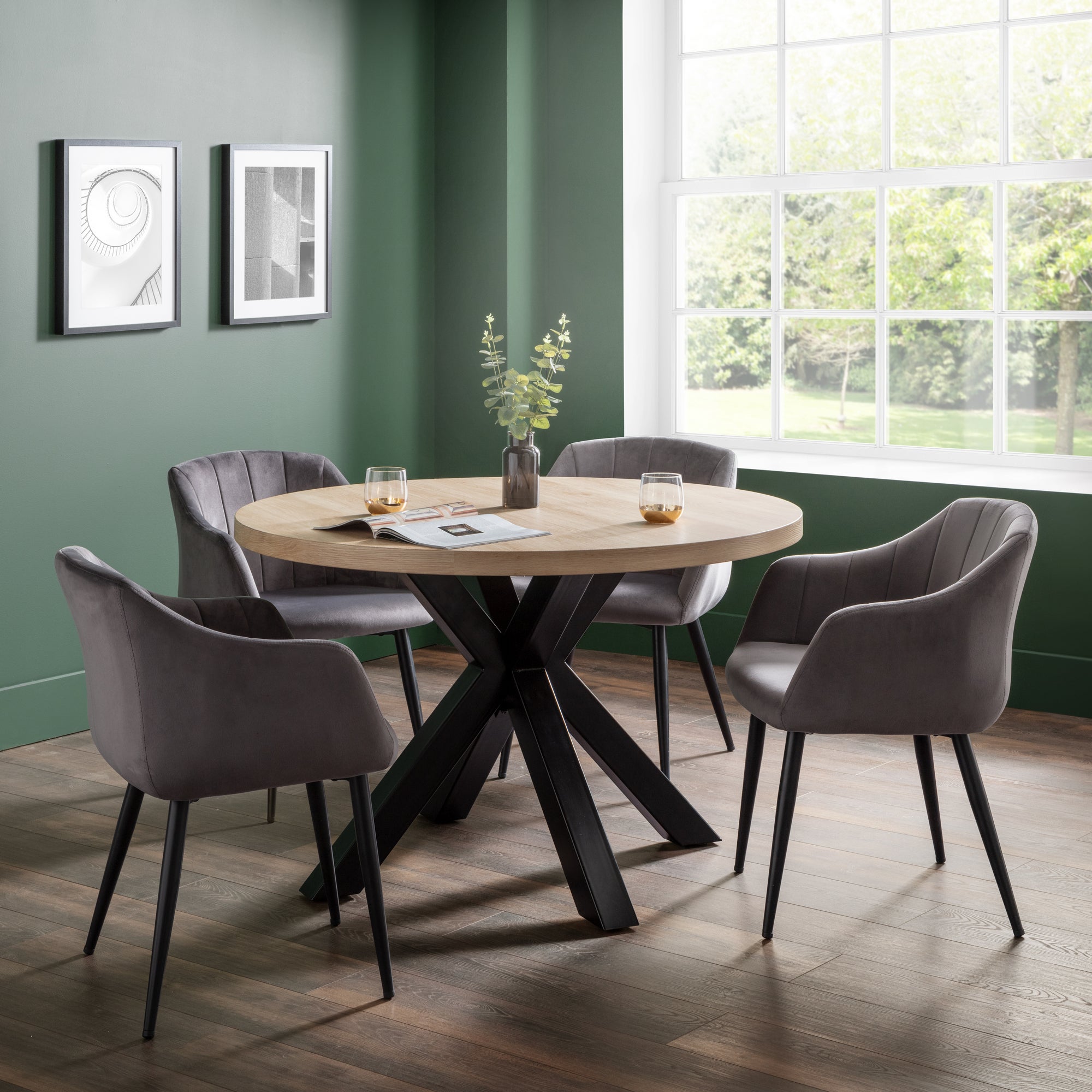 Berwick Round Dining Table with 4 Hobart Chairs