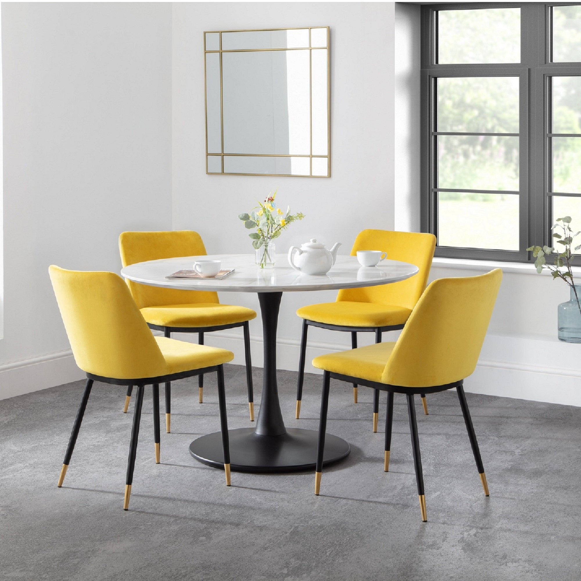Holland Round Pedestal Dining Table with 4 Delaunay Chairs Mustard
