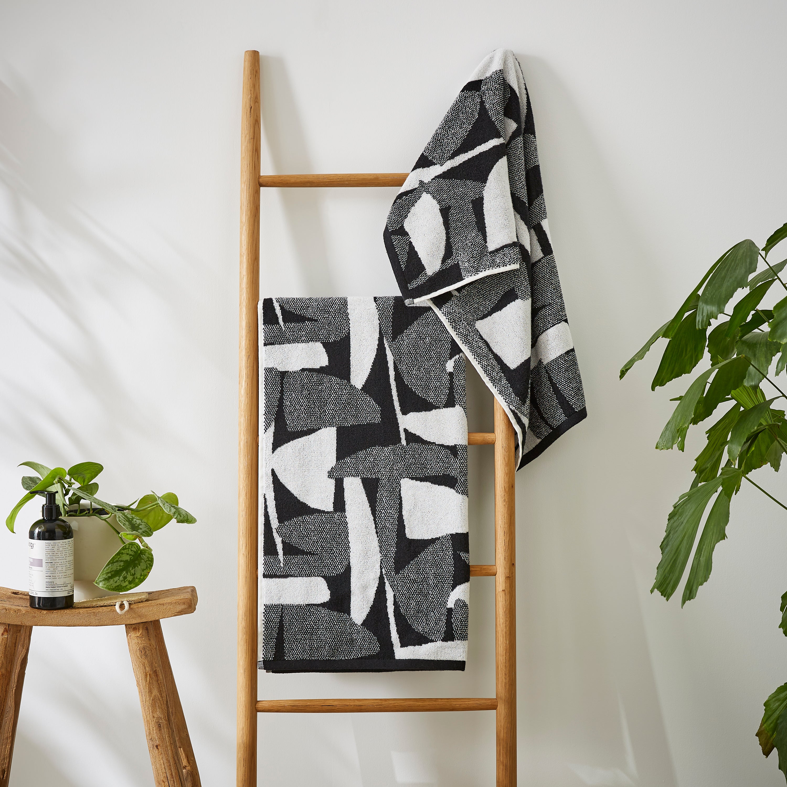 Elements Leaves Yarn Dyed Jacquard Towel