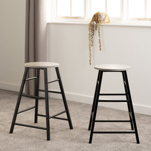 Black and white bar deals stools set of 2