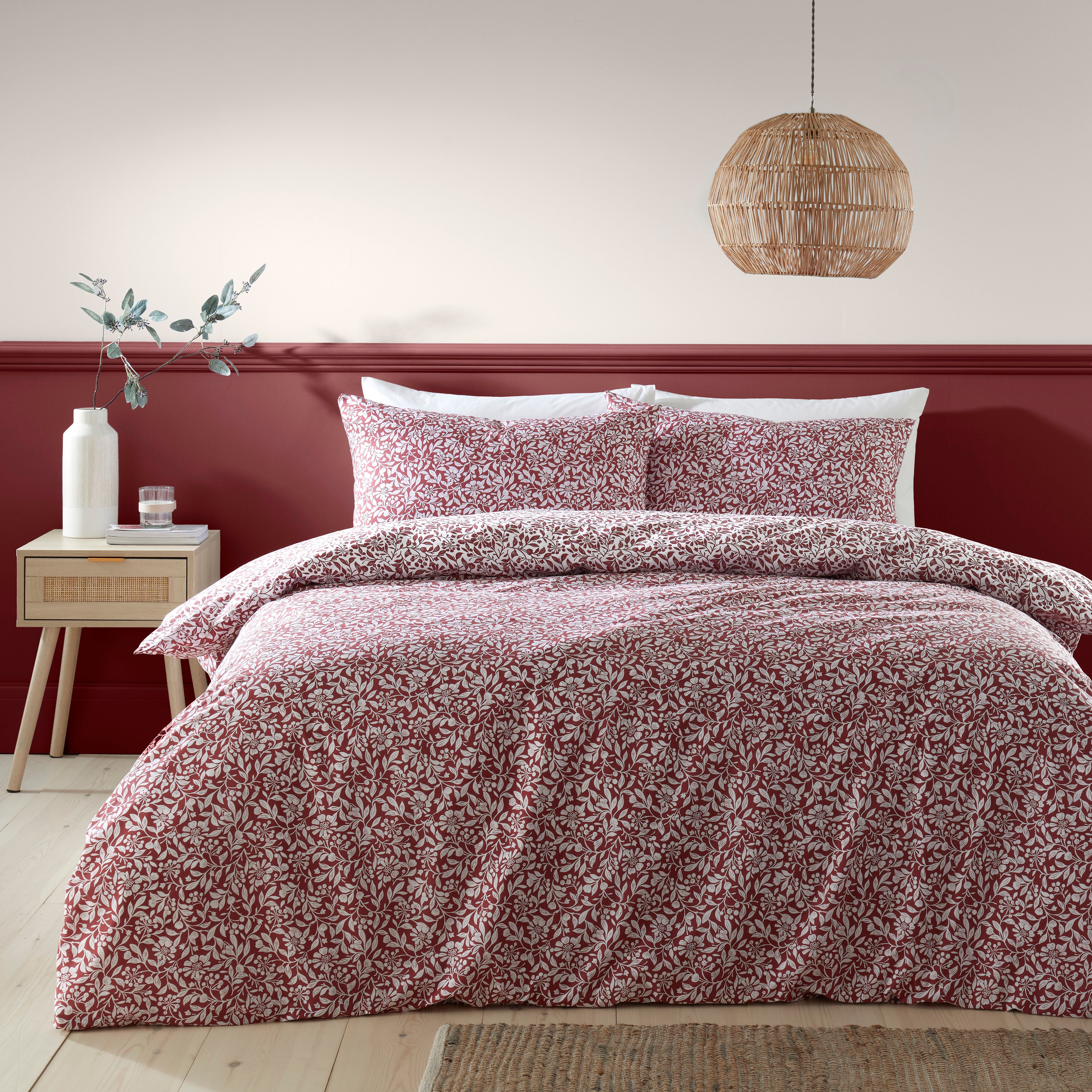 Chartwell Red Duvet Cover And Pillowcase Set Redwhite