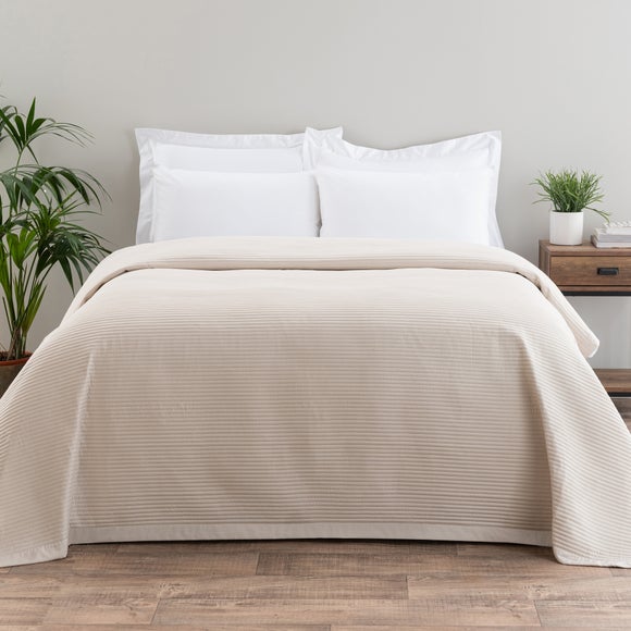View Spencer Pinsonic Bedspread View Spencer Pinsonic Bedspread